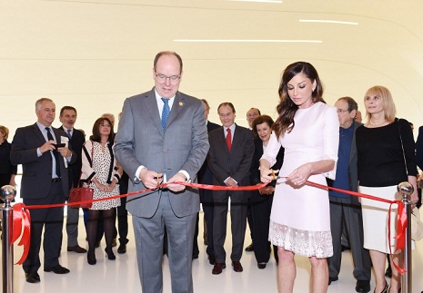 First Lady attends opening of "Grace Kelly, the Princess and Style Icon" exhibition - PHOTOS